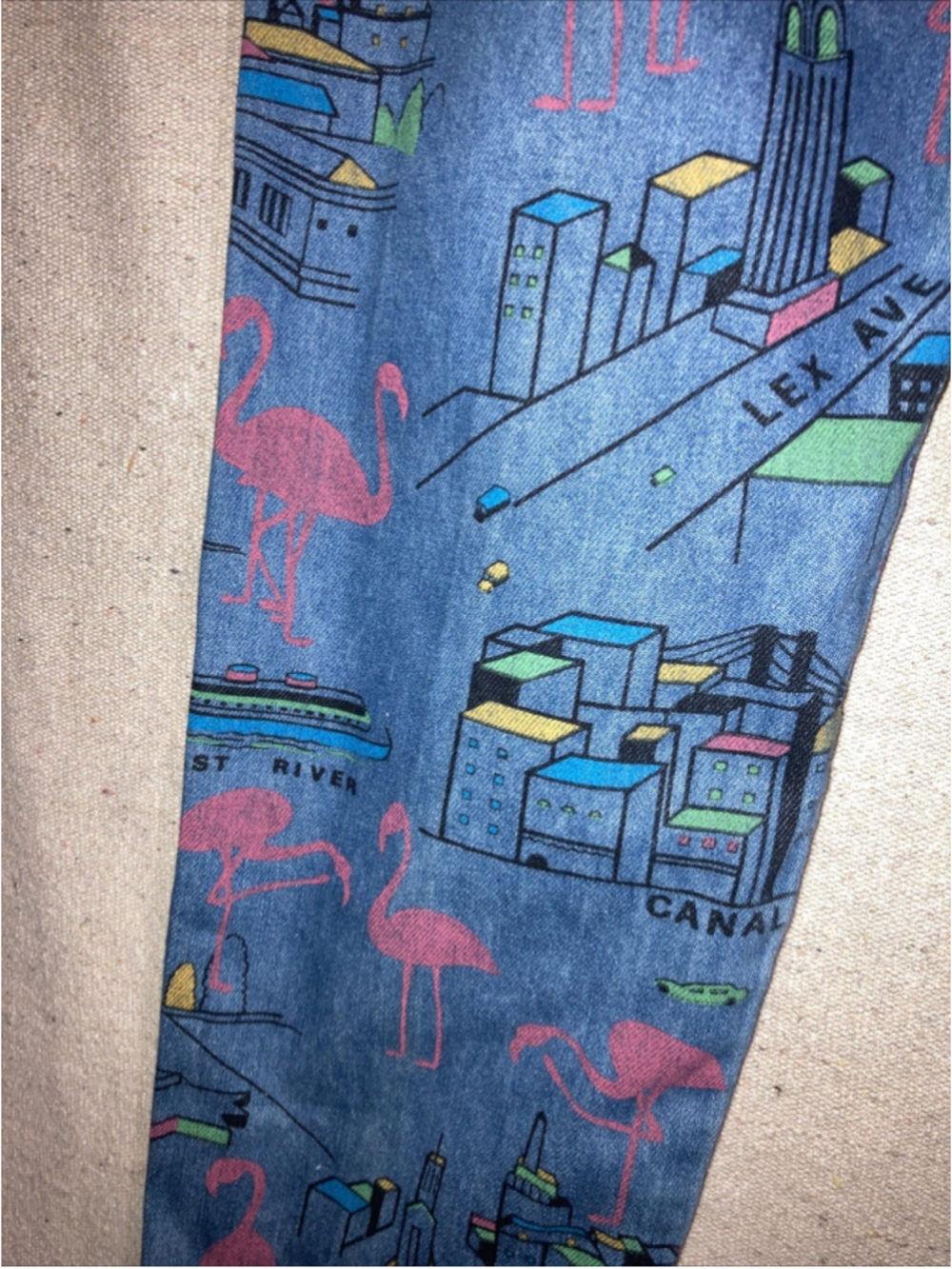 Vintage Wrangler Pink Flamingo Denim Blue Jeans New York All Over Print Womens 9 - Picture 8 of 16